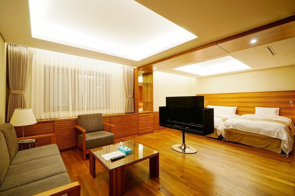 Pacific Hotel